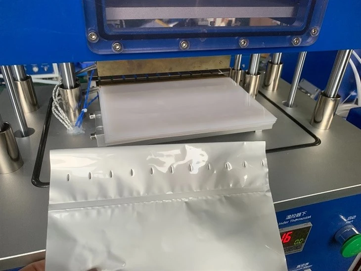 final sealing machine for pouch cell